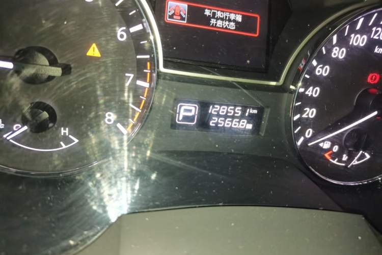 Used Nissan Teana 2015 2.0L XL Upper Champions League Tech Edition Odometer Close Up