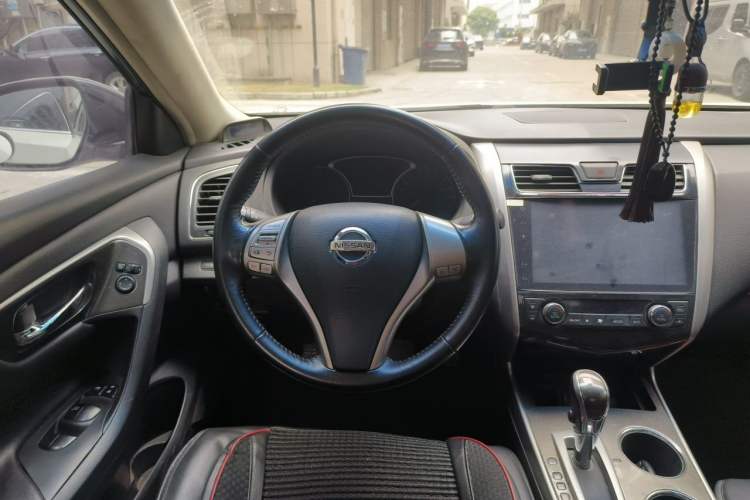 Used Nissan Teana 2015 2.0L XL-Sporty UEFA Champions League Edition Steering Wheel