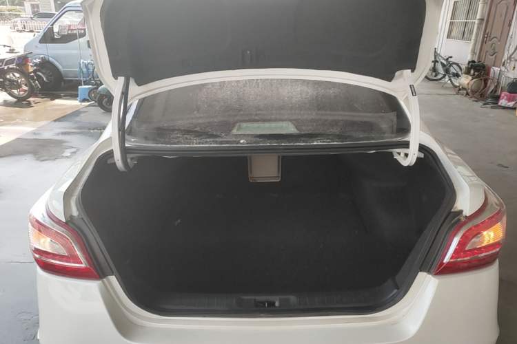 Used Nissan Teana 2015 Duke 2.5L XV Champions League Glory Edition Trunk
