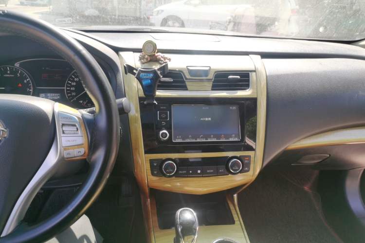 Used Nissan Teana 2016 Revised Version 2.0L XL Comfort Edition Audio And AC Panel