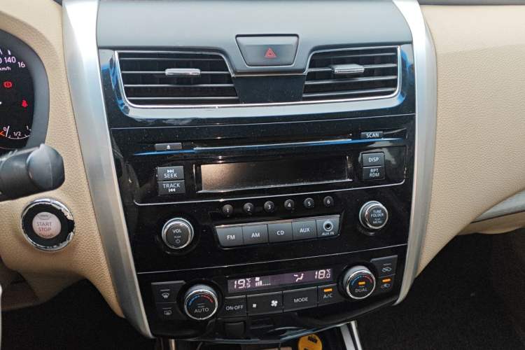 Used Nissan Teana 2016 2.0L XE Fashion Edition Audio And AC Panel