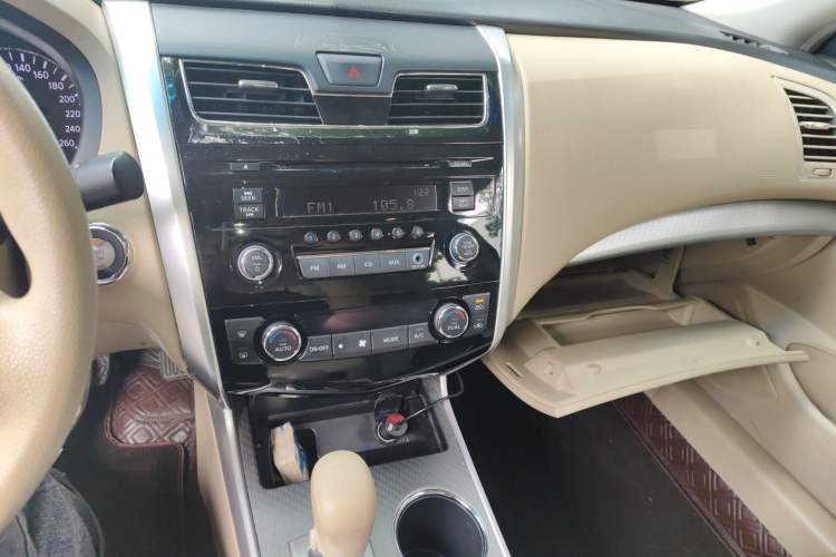 Used Nissan Teana 2016 2.0L XE Fashion Edition Audio And AC Panel