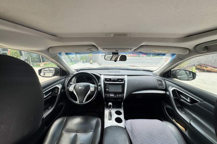 Used Nissan Teana 2016 Revised Version 2.0L XL Comfort Edition Audio And AC Panel