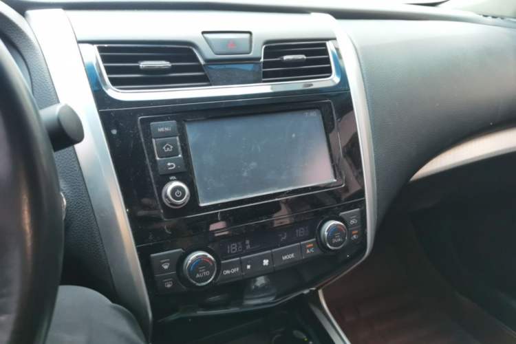Used Nissan Teana 2016 2.0L XL Comfort Edition Audio And AC Panel