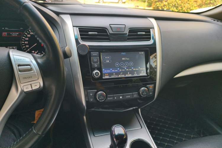 Used Nissan Teana 2016 Revised Version 2.0L XL Comfort Edition Audio And AC Panel