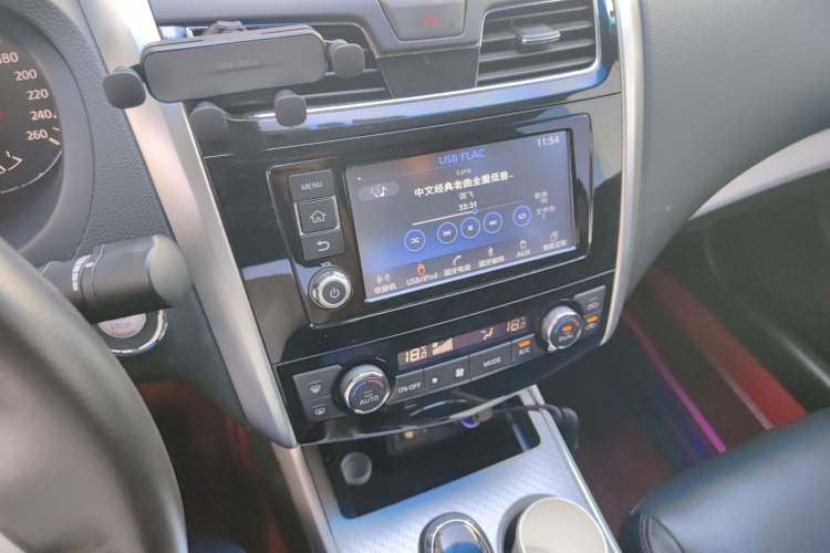 Used Nissan Teana 2016 Revised Version 2.0L XL Comfort Edition Audio And AC Panel