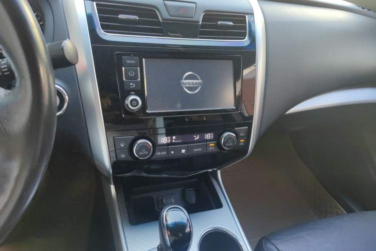 Used Nissan Teana 2016 2.0L XL Comfort Edition Audio And AC Panel