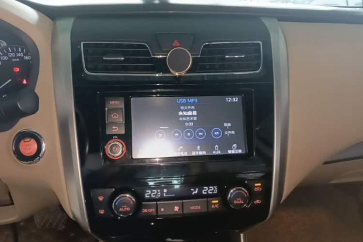 Used Nissan Teana 2016 Revised Version 2.0L XL Comfort Edition Audio And AC Panel