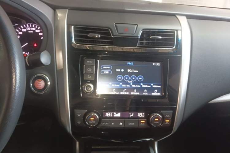 Used Nissan Teana 2016 Revised Version 2.0L XL Comfort Edition Audio And AC Panel