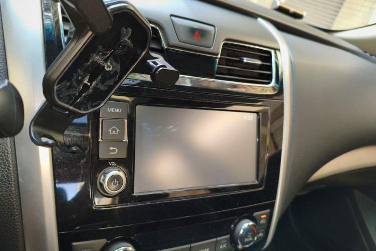Used Nissan Teana 2016 Revised Version 2.0L XL Comfort Edition Audio And AC Panel