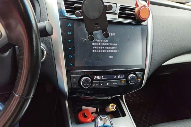 Used Nissan Teana 2016 Revised Version 2.0L XL Comfort Edition Audio And AC Panel
