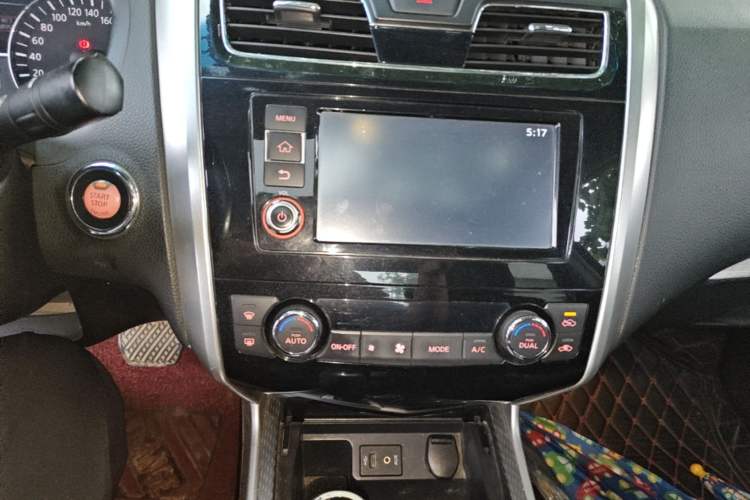 Used Nissan Teana 2016 Revised Version 2.0L XL Comfort Edition Audio And AC Panel