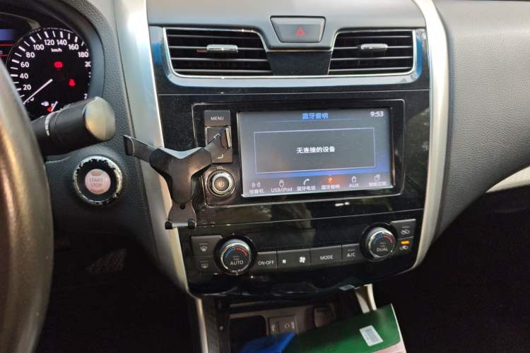 Used Nissan Teana 2016 Revised Version 2.0L XL Comfort Edition Audio And AC Panel