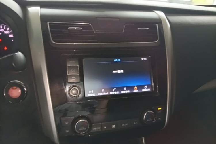 Used Nissan Teana 2016 Revised Version 2.0L XL Comfort Edition Audio And AC Panel