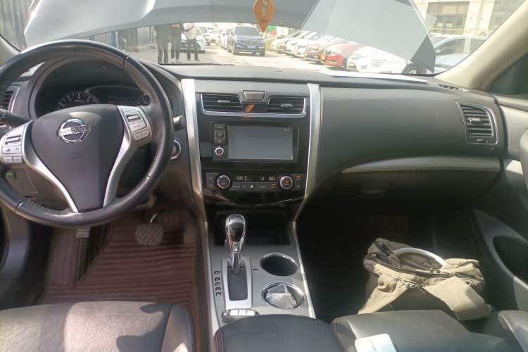 Used Nissan Teana 2016 Revised Version 2.0L XL Comfort Edition Audio And AC Panel