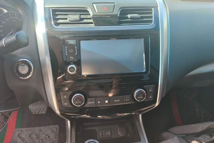 Used Nissan Teana 2016 2.0L XL Comfort Edition Audio And AC Panel