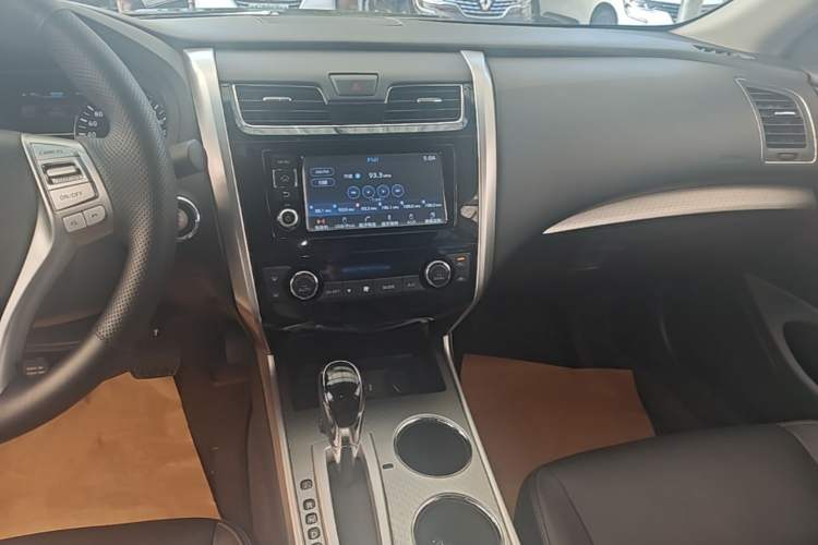 Used Nissan Teana 2016 2.0L XL Comfort Edition Audio And AC Panel