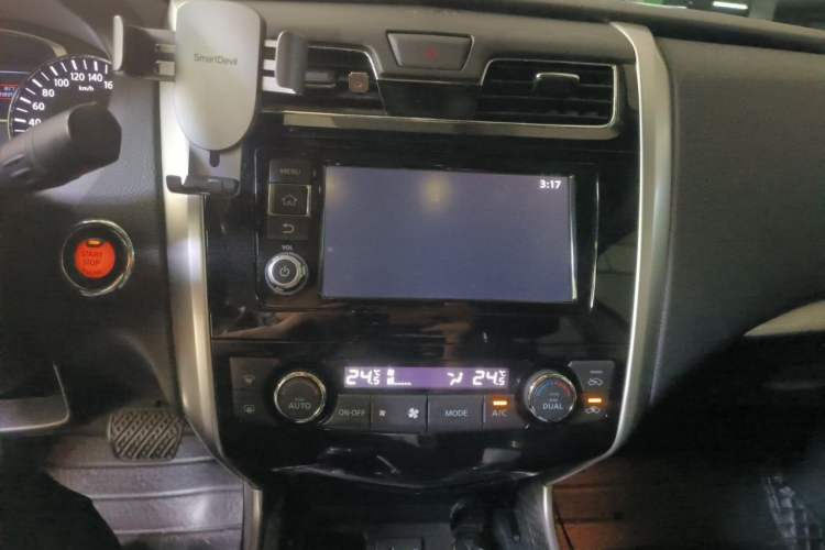 Used Nissan Teana 2016 Revised Version 2.0L XL Comfort Edition Audio And AC Panel