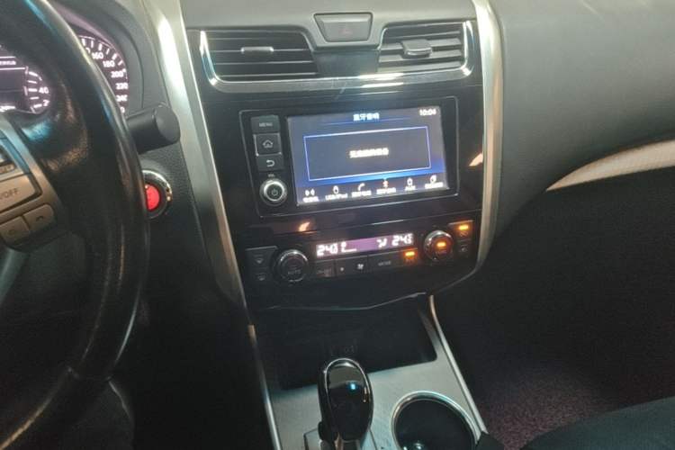 Used Nissan Teana 2016 Revised Version 2.0L XL Comfort Edition Audio And AC Panel