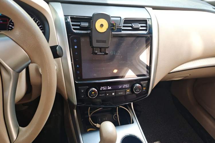 Used Nissan Teana 2016 2.0L XE Fashion Edition Audio And AC Panel
