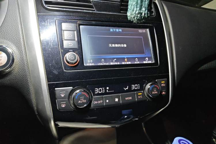 Used Nissan Teana 2016 Revised Version 2.0L XL Comfort Edition Audio And AC Panel