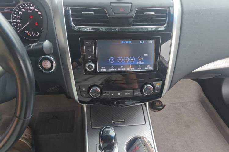 Used Nissan Teana 2016 Revised Version 2.0L XL Comfort Edition Audio And AC Panel