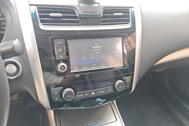 Used Nissan Teana 2016 Revised Version 2.0L XL Comfort Edition Audio And AC Panel