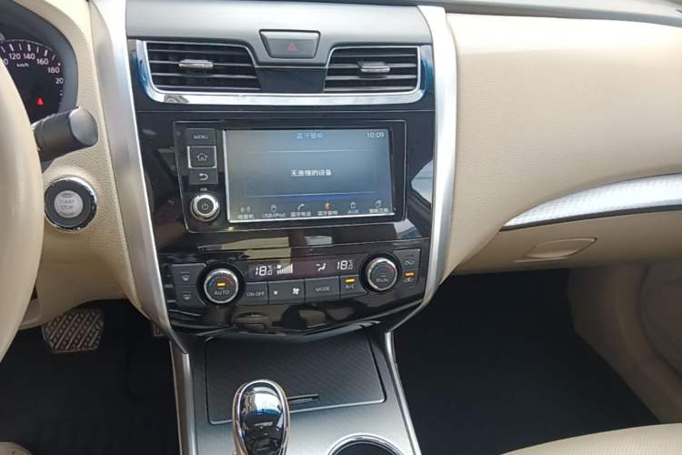 Used Nissan Teana 2016 Revised Version 2.0L XL Comfort Edition Audio And AC Panel