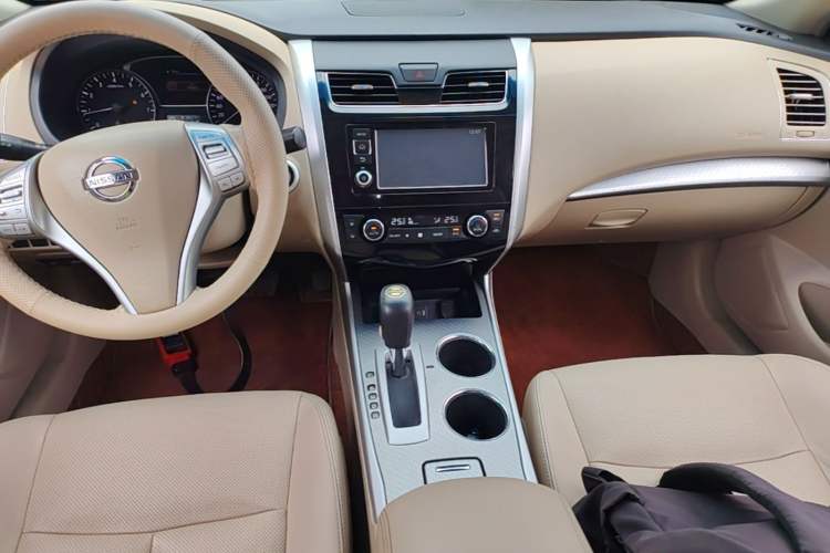 Used Nissan Teana 2016 Revised Version 2.0L XL Comfort Edition Audio And AC Panel