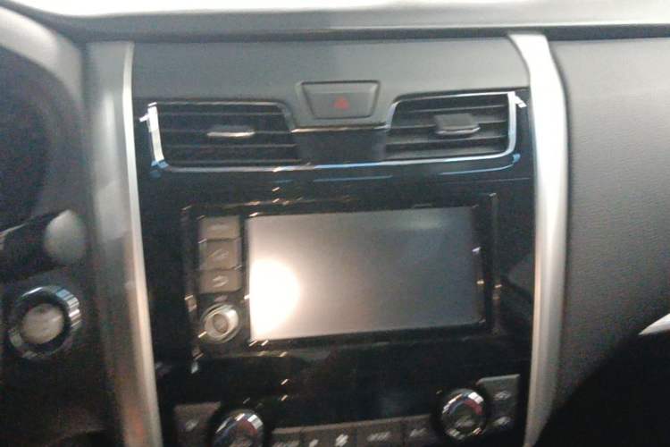 Used Nissan Teana 2016 Revised Version 2.0L XL Comfort Edition Audio And AC Panel