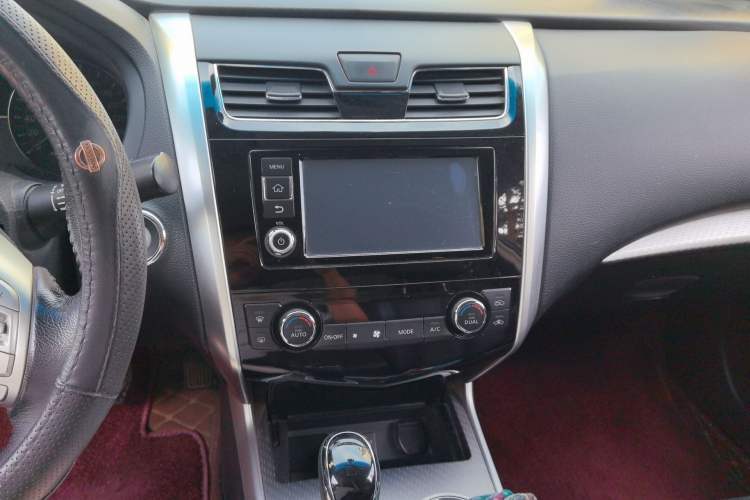 Used Nissan Teana 2016 Revised Version 2.0L XL Comfort Edition Audio And AC Panel