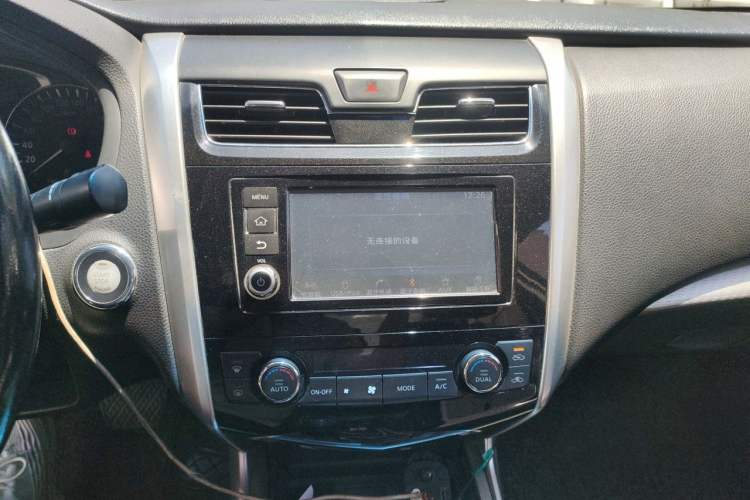 Used Nissan Teana 2016 Revised Version 2.0L XL Comfort Edition Audio And AC Panel