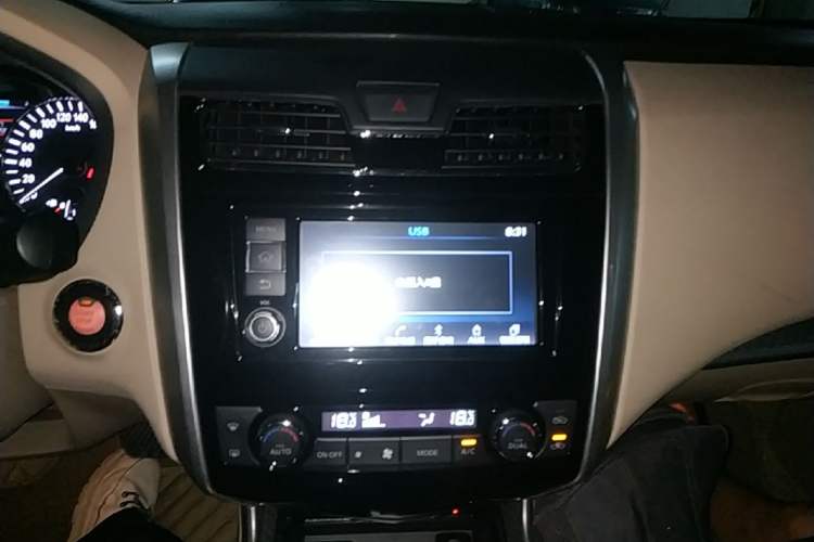 Used Nissan Teana 2016 Revised Version 2.0L XL Comfort Edition Audio And AC Panel