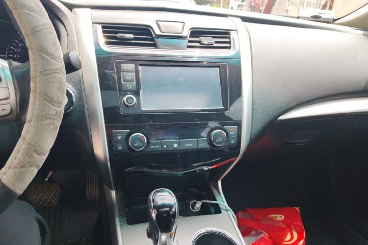 Used Nissan Teana 2016 Revised Version 2.0L XL Comfort Edition Audio And AC Panel