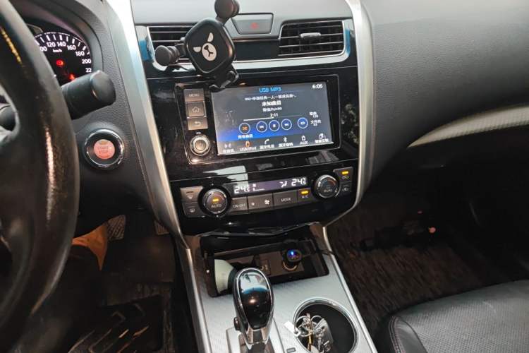 Used Nissan Teana 2016 Revised Version 2.0L XL Comfort Edition Audio And AC Panel