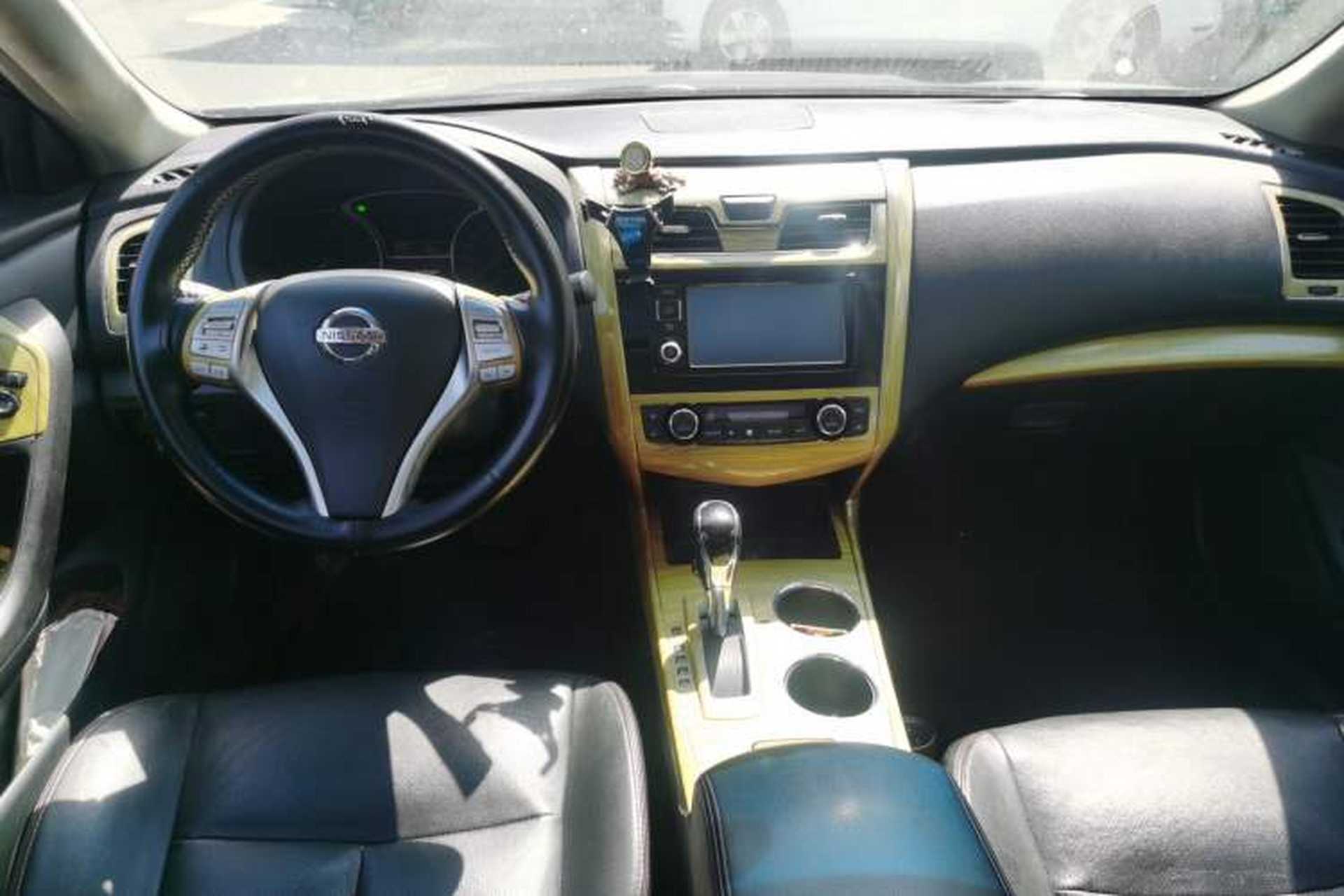 Used Nissan Teana 2016 Revised Version 2.0L XL Comfort Edition Center Console