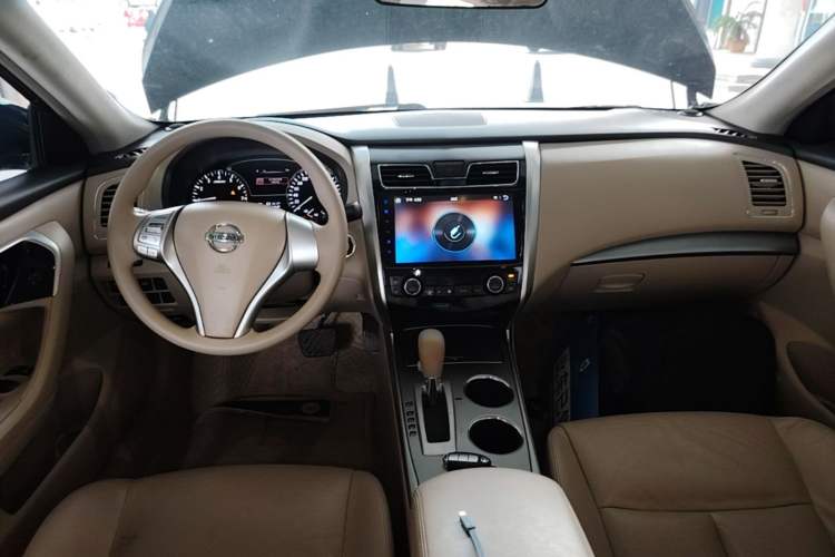 Used Nissan Teana 2016 2.0L XE Fashion Edition Center Console