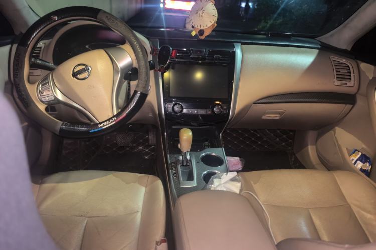 Used Nissan Teana 2016 2.0L XE Fashion Edition Center Console