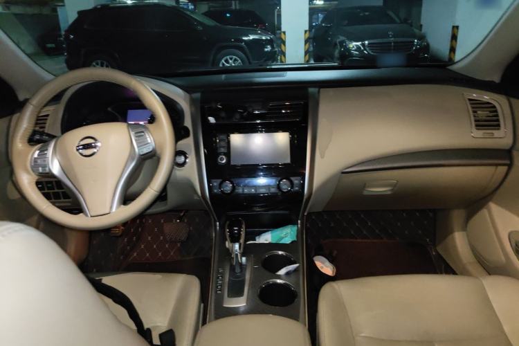 Used Nissan Teana 2016 Revised Version 2.0L XL Comfort Edition Center Console
