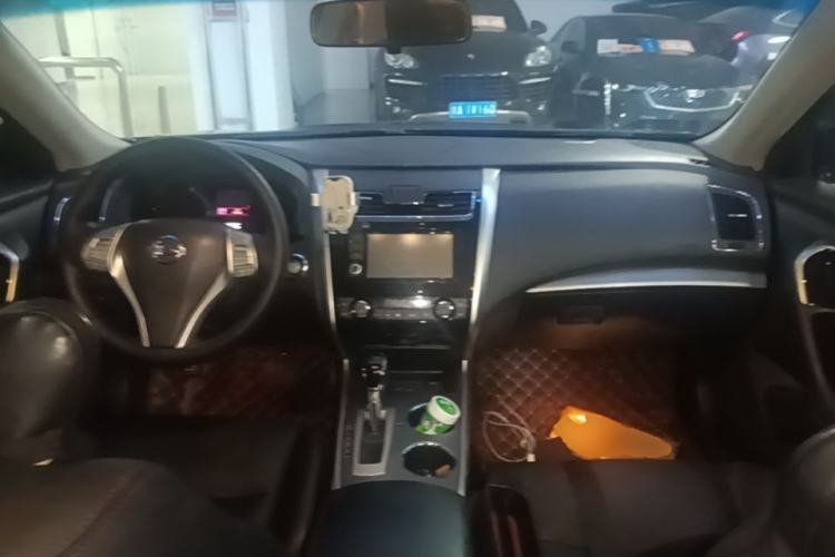 Used Nissan Teana 2016 Revised Version 2.0L XL Comfort Edition Center Console