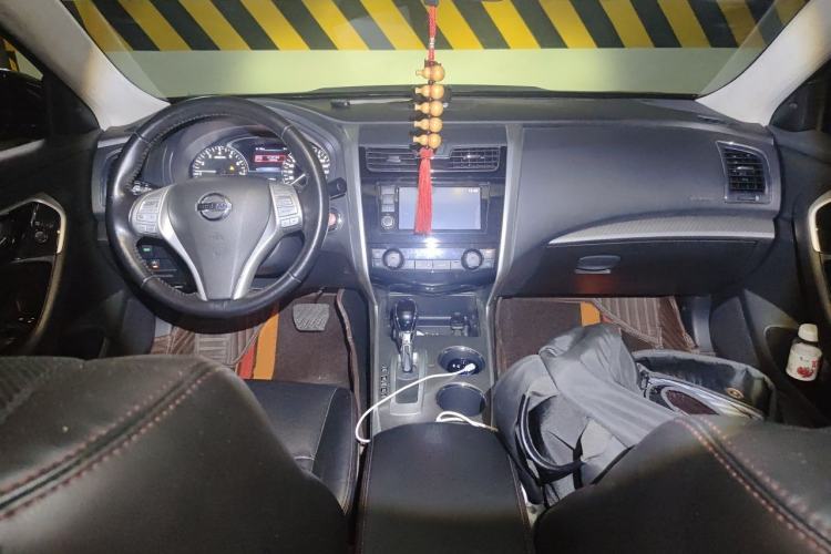 Used Nissan Teana 2016 2.0L XL-Upper Smart Edition Center Console