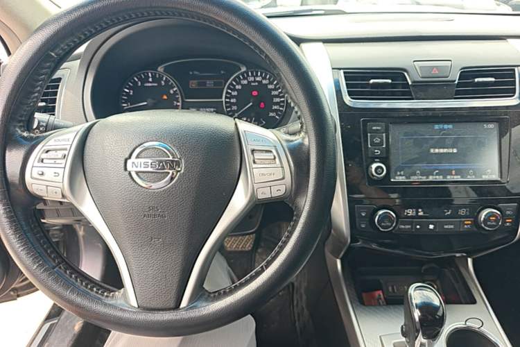 Used Nissan Teana 2016 Revised Version 2.0L XL Comfort Edition Center Console