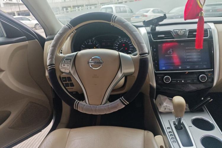 Used Nissan Teana 2016 2.0L XE Fashion Edition Center Console