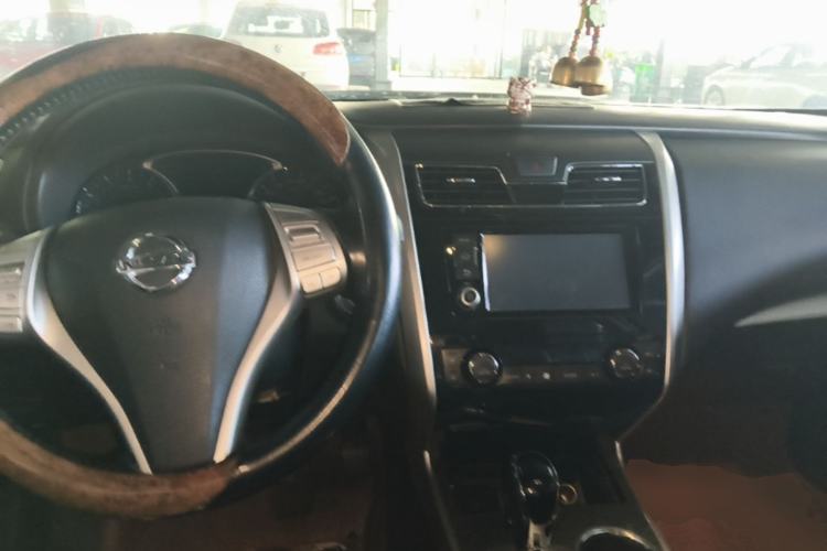 Used Nissan Teana 2016 Revised Version 2.0L XL Comfort Edition Center Console
