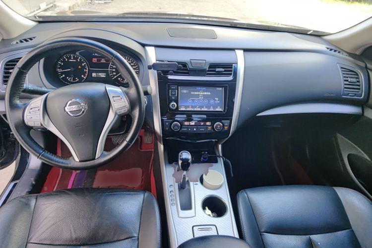 Used Nissan Teana 2016 Revised Version 2.0L XL Comfort Edition Center Console