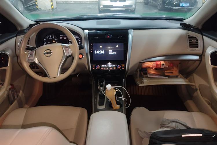 Used Nissan Teana 2016 Revised Version 2.0L XL Comfort Edition Center Console