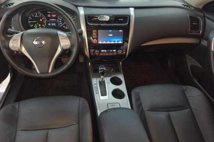 Used Nissan Teana 2016 2.0L XL-Upper Smart Edition Center Console