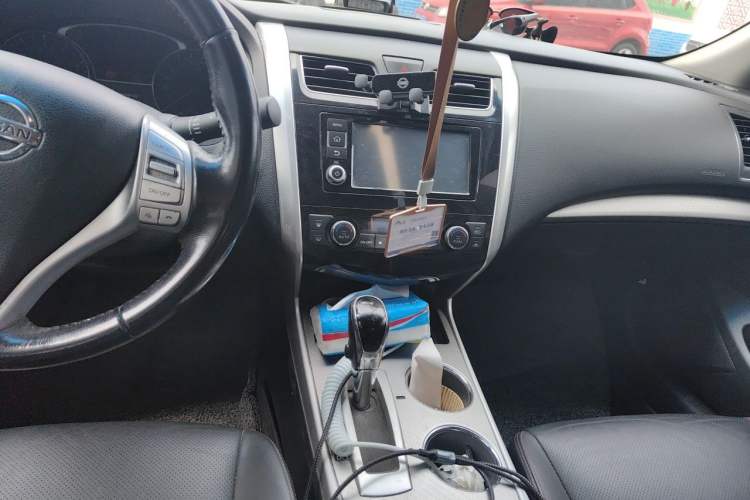 Used Nissan Teana 2016 2.0L XL Comfort Edition Center Console