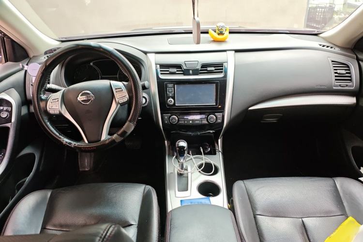 Used Nissan Teana 2016 Revised Version 2.0L XL Comfort Edition Center Console