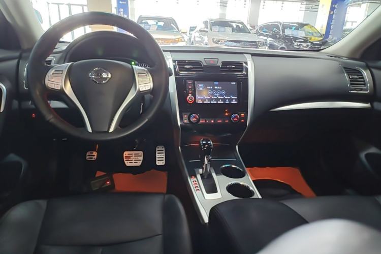 Used Nissan Teana 2016 Revised Version 2.0L XL Comfort Edition Center Console